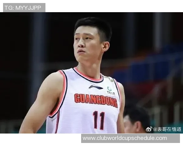 周鹏：从篮球场上的传奇到生活中的榜样，展现拼搏精神与团队合作的力量